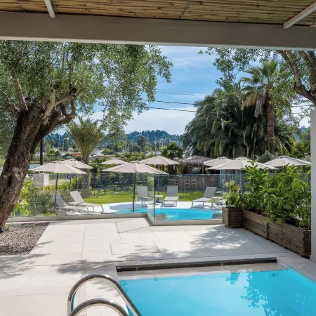 Loadstar Rooms & Suites