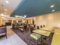 La Quinta Inn & Suites by Wyndham Collinsville - St. Louis - breakfast