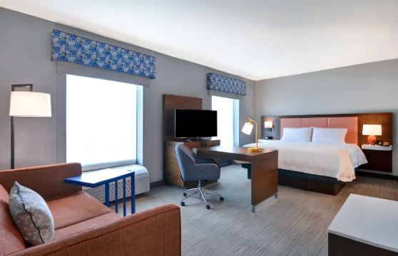 克利爾沃特聖彼得堡烏爾默頓路歡朋套房酒店