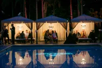 Crowne Plaza COSTA MESA ORANGE COUNTY by IHG - Pools