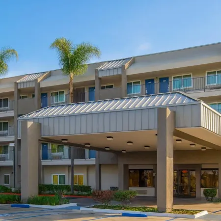 Motel 6 Anaheim, CA - Maingate