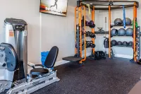 Sparks 1Br Water Views · Spring Season & Views - Gym