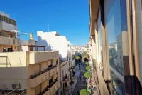 3 Bed Apartment Sleeps 6 - Free Parking & Balcony - 2-Star