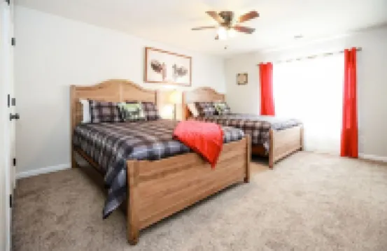 Charlotte Sanctuary, Comfort, Fenced, Sleeps 11
