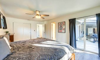 Dog-Friendly Oakhurst Home Walk to Downtown!