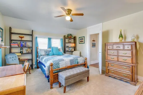 Lake Michigan Vacation Rental 1 Block to Marina! - parking