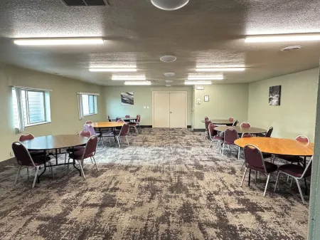 Quality Inn Отели рядом с достопримечательностью «Clive Elementary School»