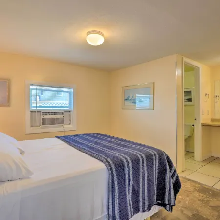 Surfside Oceanfront Cottage w/ Beach Access!