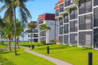 Pointe Santo B26: Sanibel Island Beach Condo with Gulf and Pool Views Các khách sạn ở Sanibel