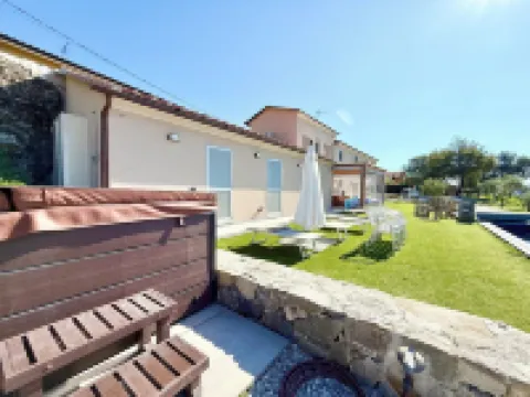 Swimming pool,Sauna,Jacuzzi,Barbecue,A/C,Billiards,WiFi,5minutes from the sea and downtown