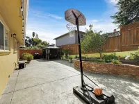 Crest retreat home Hotels in Castro Valley