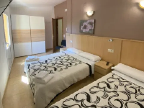 Hotel les Roques Hotele w: Bascara