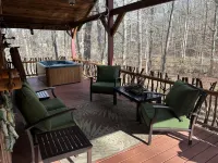 Enchanted - 1 Bedrooms, 1 Baths, Sleeps 2 Cabin by RedAwning Hotels in Newport