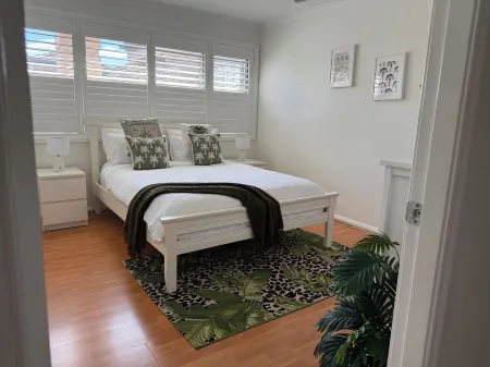 Miranda Retreat Stylish 1-Bedroom Near Cronulla & Sydney Airport Отели в г. Miranda