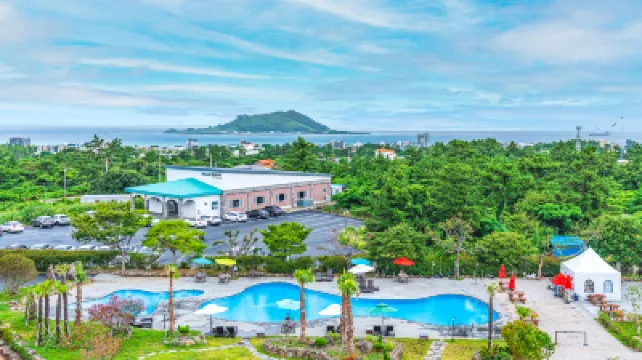 Hallim Resort Hotels near Hyeopjae Beach