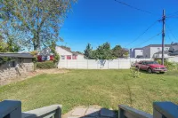 Walk to Ritter Park: Renovated Home Near Marshall! - 2-Star