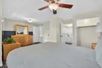 Lakefront Getaway With Private Dock & Scenic Views 3 Bedroom Home - Balkon