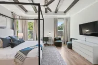 New! Modern Luxurious Woodland Retreat 5 Bedroom Home - balcony