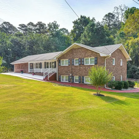 3 Mi to Arabia Mtn Trails: Quiet Ranch-style Home