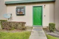 2 Mi to UF Campus: Modern Condo w/ Pool Access! - Condos