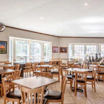 Quality Inn & Suites Garden of the Gods Отели рядом с достопримечательностью «Парк Коттонвуд Крик»