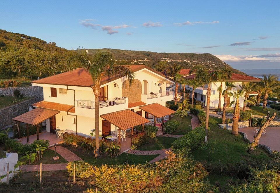 LUZIA AGRIRESORT - Piscina Panoramica e vista Mare a Capo Vaticano