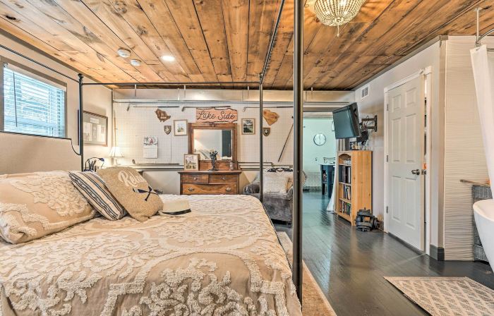 Bemus Point Vintage Suite w/ Soaking Tub & Kitchen