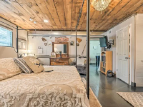 Bemus Point Vintage Suite w/ Soaking Tub & Kitchen Hotels in Bemus Point