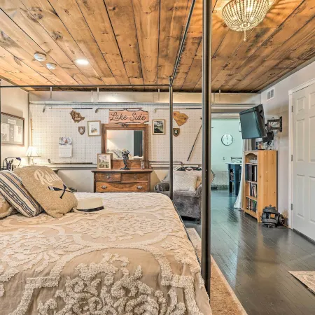 Bemus Point Vintage Suite w/ Soaking Tub & Kitchen