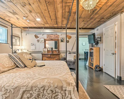 Bemus Point Vintage Suite w/ Soaking Tub & Kitchen Hotels in Bemus Point