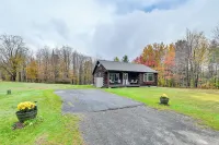 High Peak Heaven Cozy Log Cabin on 1 Acre! - Spa
