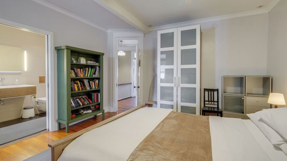 2 Mi to National Mall Modern DC Home
