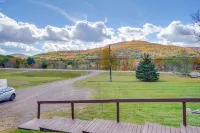 Peaceful Catskills Condo w/ Deck + Mountain View! -  Ferienwohnungen