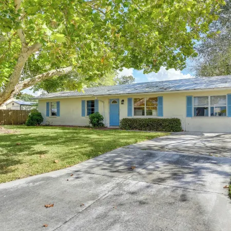 3 Mi to Riverwalk Pet-Friendly Home with Yard!
