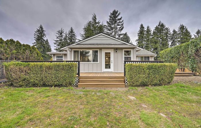 Deck + Game Room: Redmond Home ~ 17 Mi to Seattle