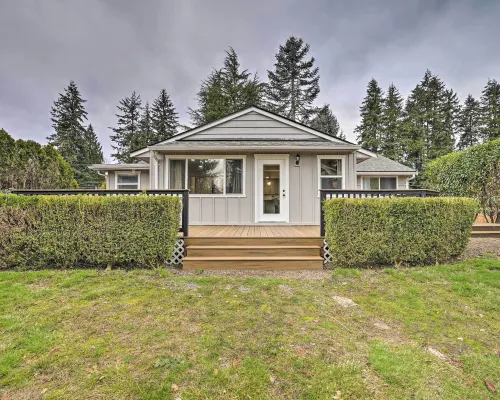 Deck + Game Room: Redmond Home ~ 17 Mi to Seattle Hotel di Redmond