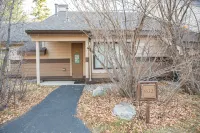 1622 Quicksilver 2 Bedroom Townhouse by RedAwning