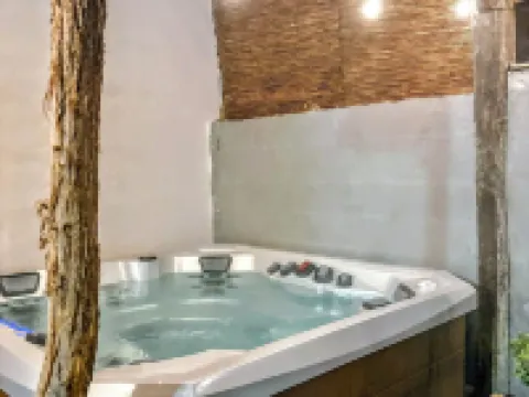 Le Clos des Roses - Chambre d'hôtes Hôtels à : Pérouges