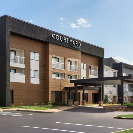 Courtyard Tupelo