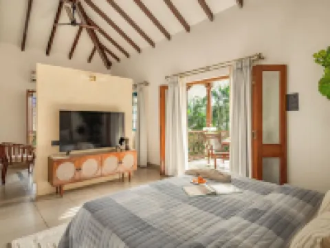 Sanctuary by RÊVE Escapes - Premium 3 BHK Villa Near Morjim Beach Hotels in Solim