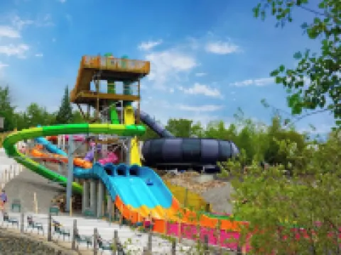 3 Bedroom, 2 Bath Secluded Old Forge Log Cabin Hotels in Webb