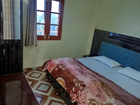 シュリ サティヤ サイ ホームステイ