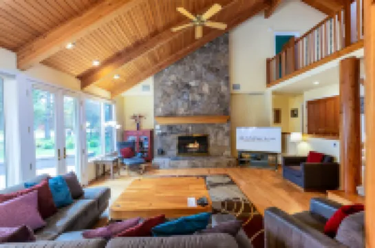 Gourmet Kitchen and Private Hot Tub - Stunning Family Retreat