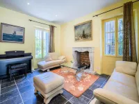 Villa in Antibes with Pool & Near Beaches