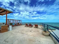 Coastal Casual Bliss: Beach + Pool + Rooftop Deck + Generator + Fast Internet