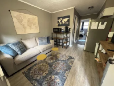 Cozy Court Street #5 Hotels in Fayette County