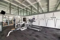 Clarion Inn & Suites Across from Universal Orlando Resort - Gym