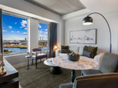 Stylish 1BR in Assembly Square | Pool, Gym & Views Hotels in Somerville