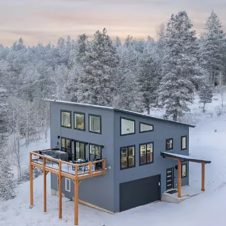 Mountain & Pond Views, Hot Tub, Loft+3BR, Stargazing, Kid + Dog Friendly