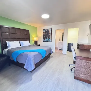 Crest Motel